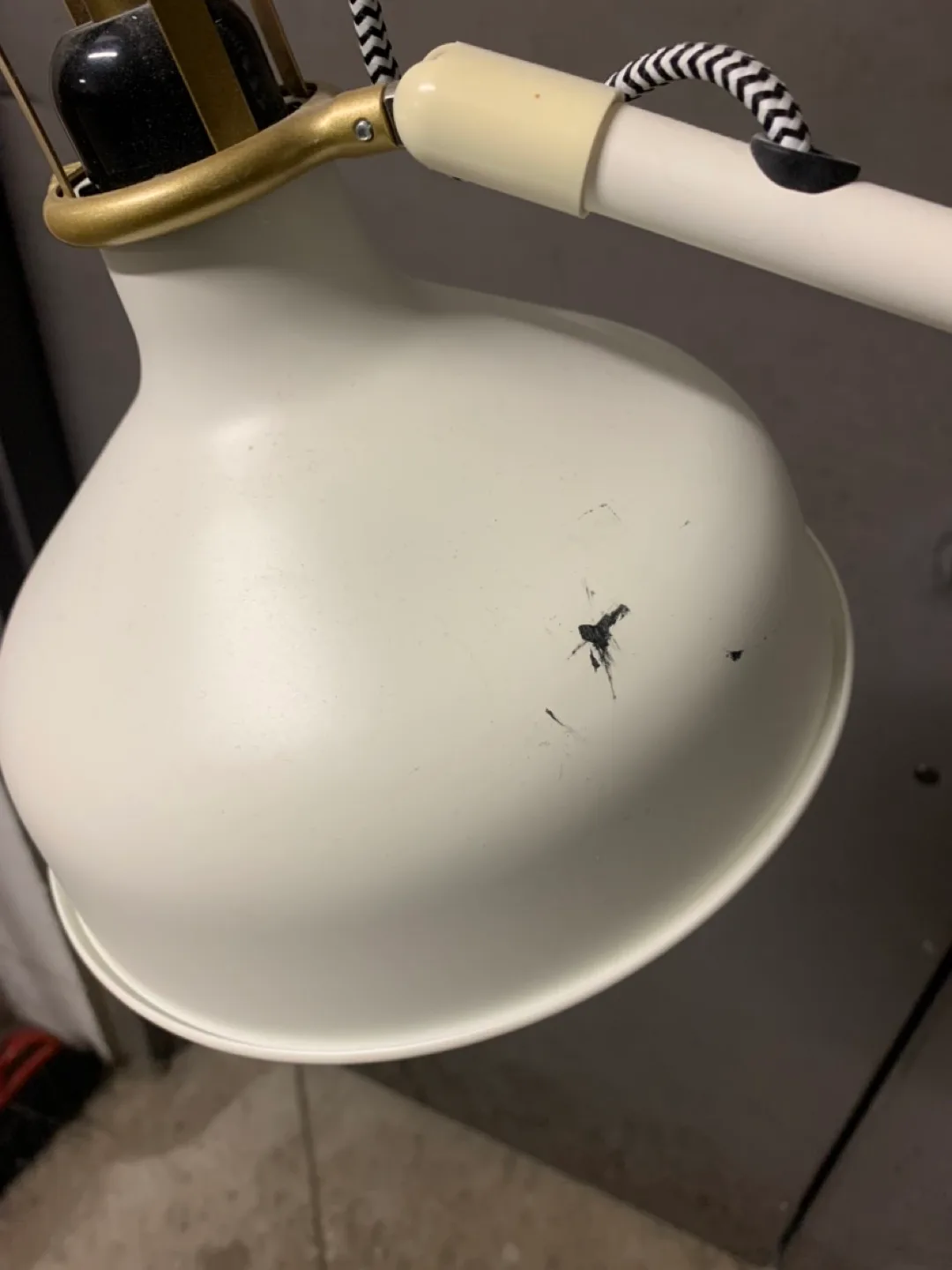 White and Gold Adjustable Floor Lamp image indicator(2)