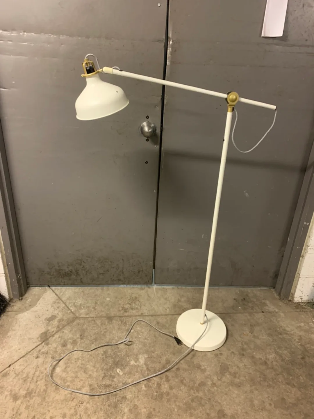 White and Gold Adjustable Floor Lamp image indicator(4)