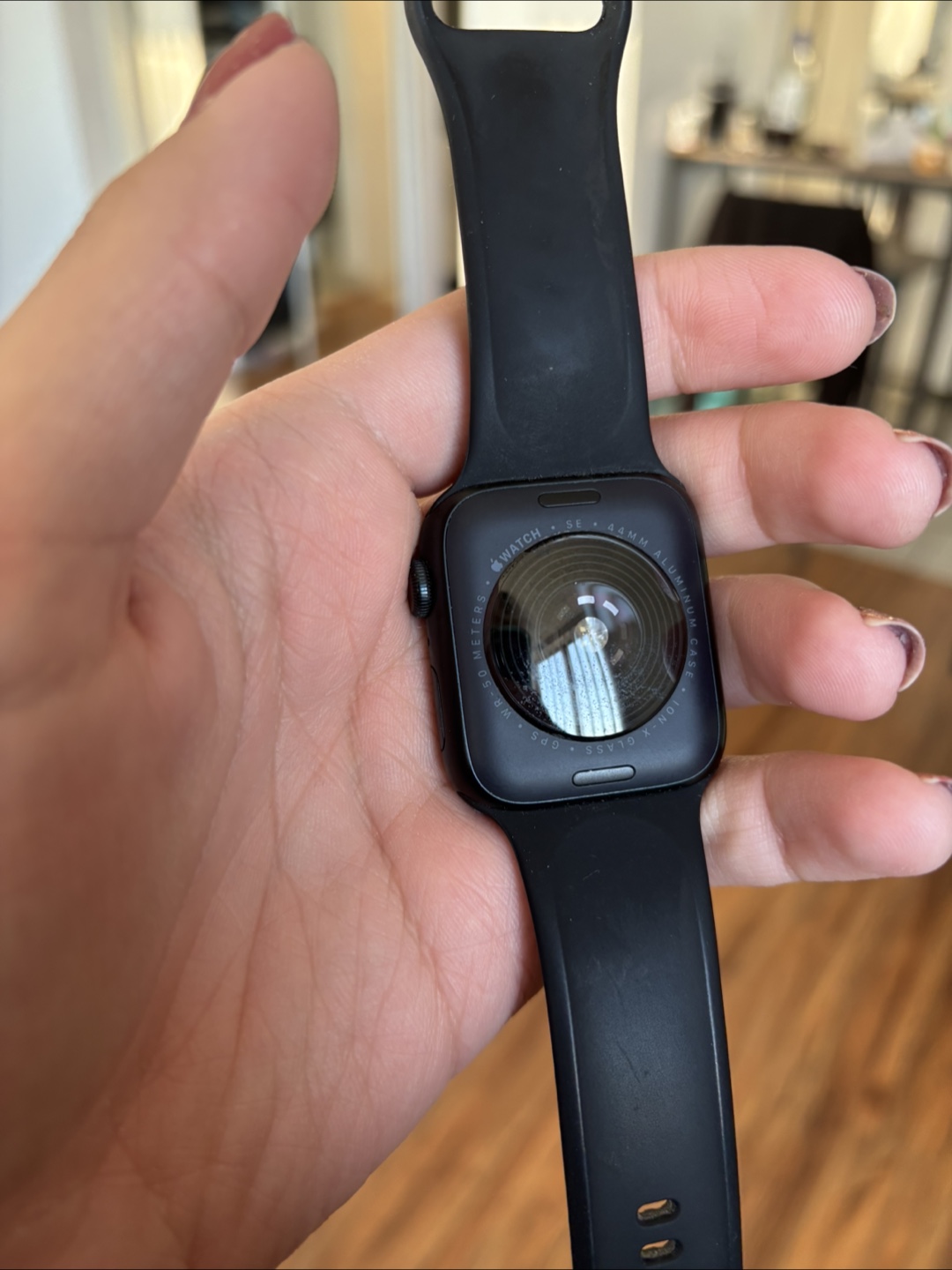 Apple Watch SE 44mm (Charger & Band Included) - photo 2