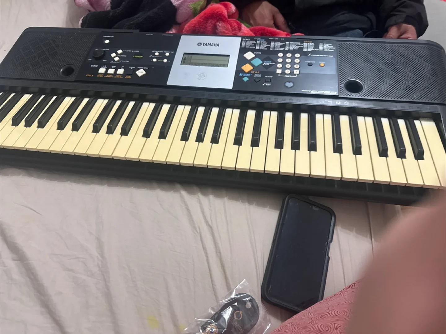 Yamaha PSR-E253 61-Key Portable Keyboard thumbnail