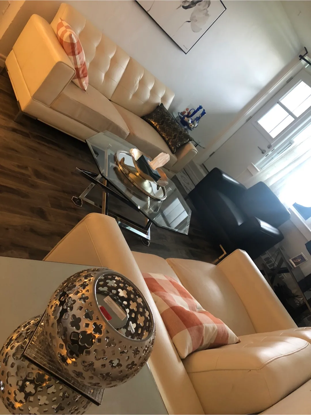 Use condition 2 pieces sofa and love setOff-White Leather Sofa image indicator(4)