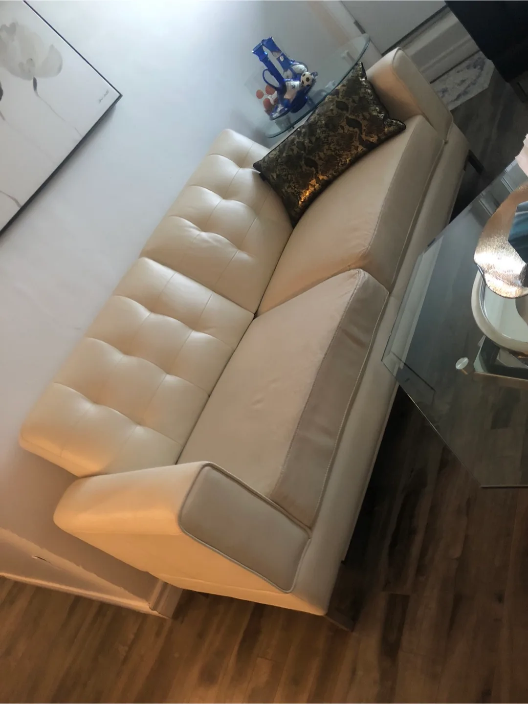 Use condition 2 pieces sofa and love setOff-White Leather Sofa image indicator(2)