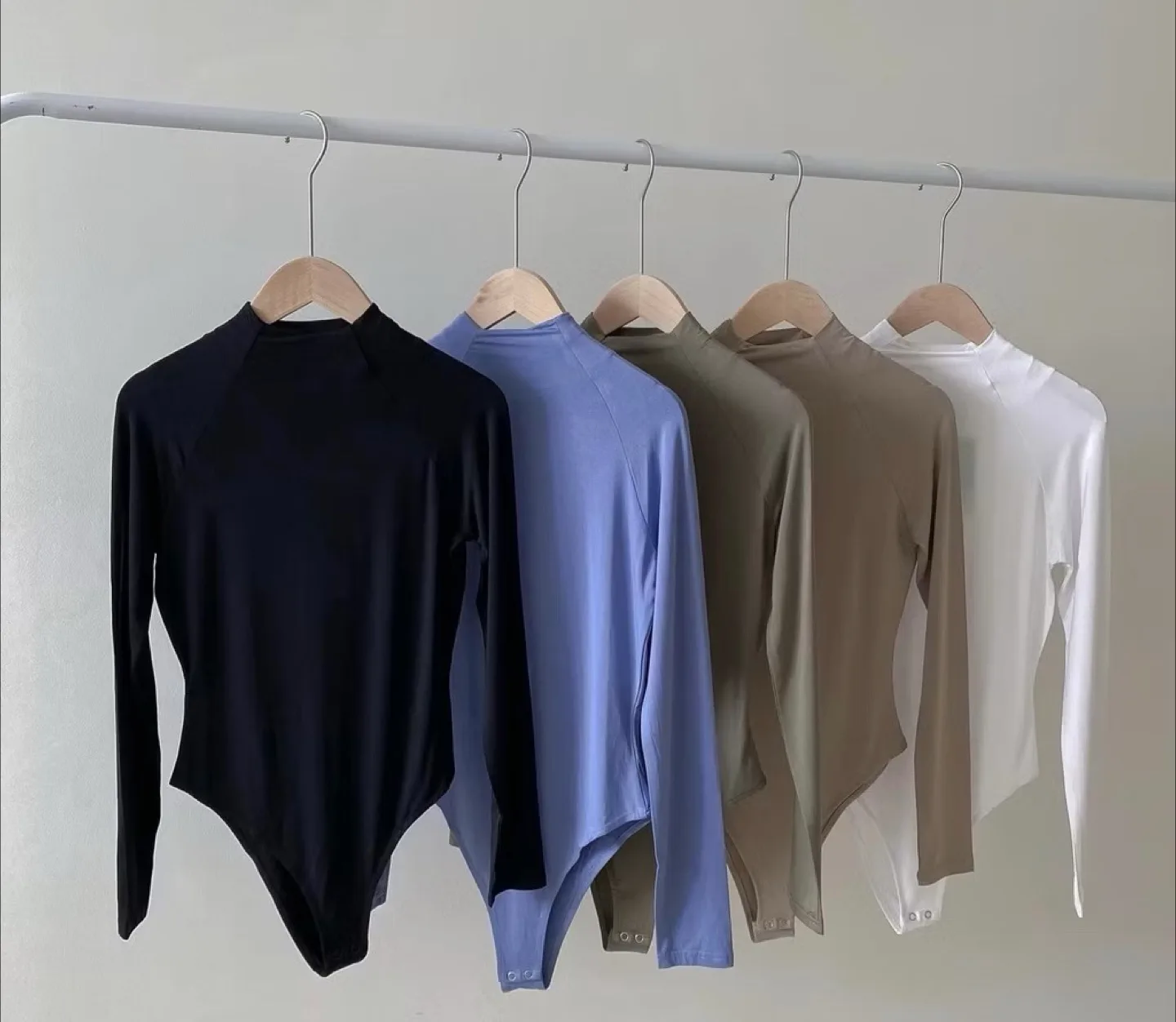 Long Sleeve Mock Neck Bodysuit Size XS - White image indicator(4)