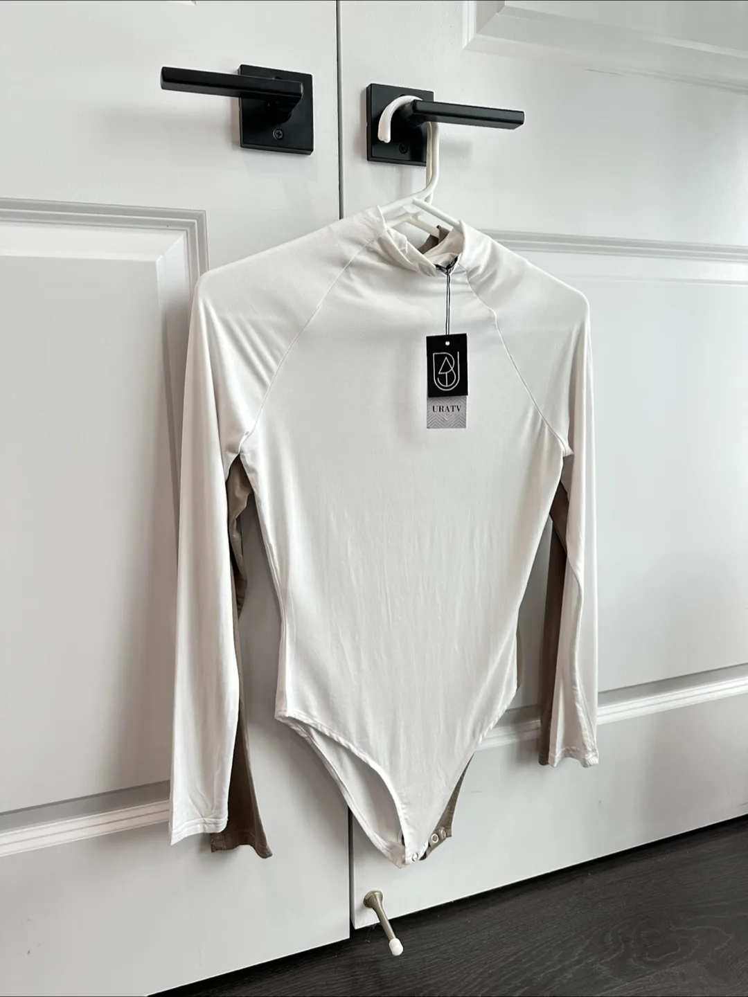 Long Sleeve Mock Neck Bodysuit Size XS - White thumbnail