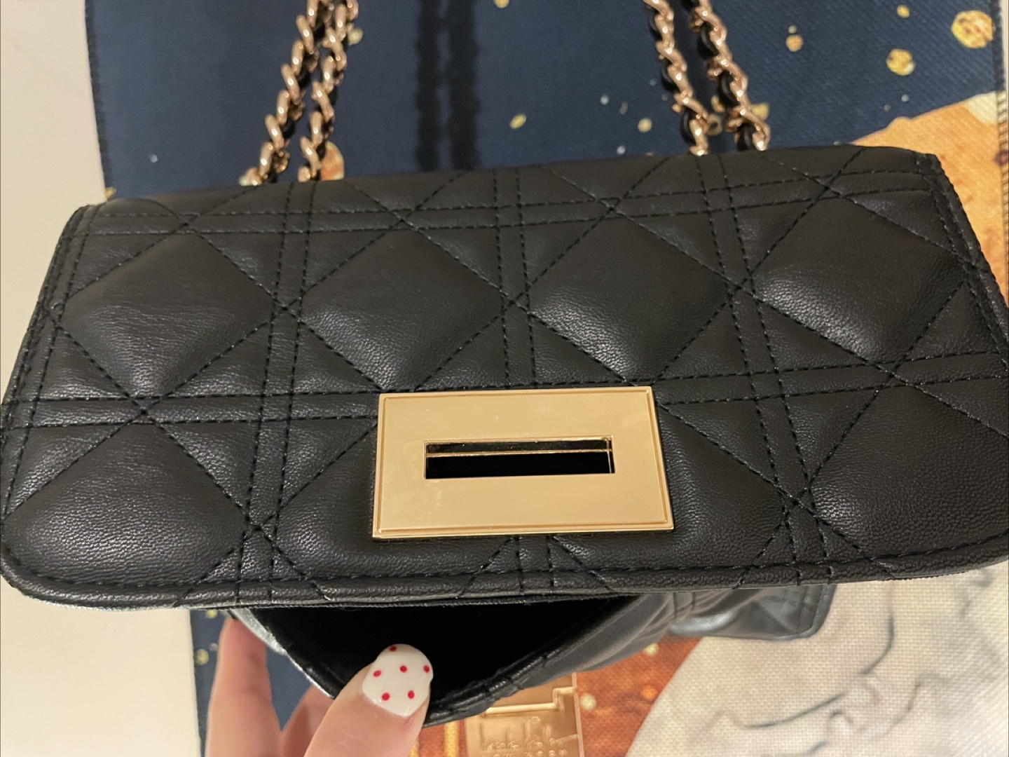 Black quilted crossbody bag with gold chain strap - photo 4