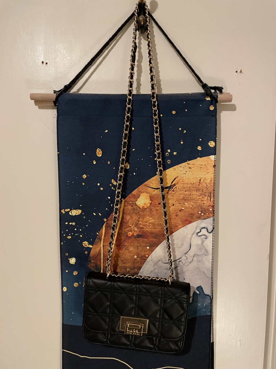 Black quilted crossbody bag with gold chain strap - photo 2