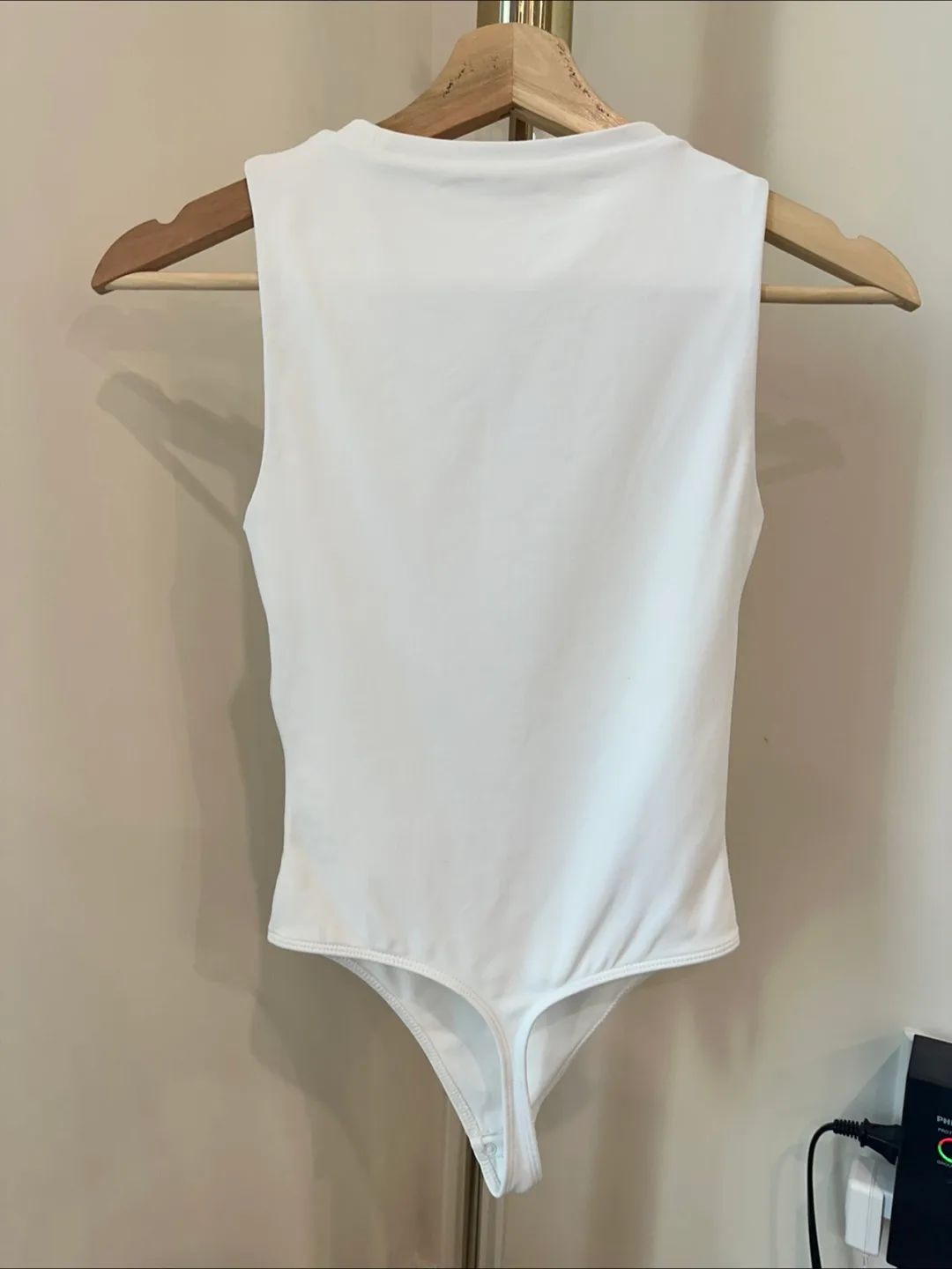 Aritzia Babaton Contour Muscle Bodysuit - White - Size XS image indicator(4)