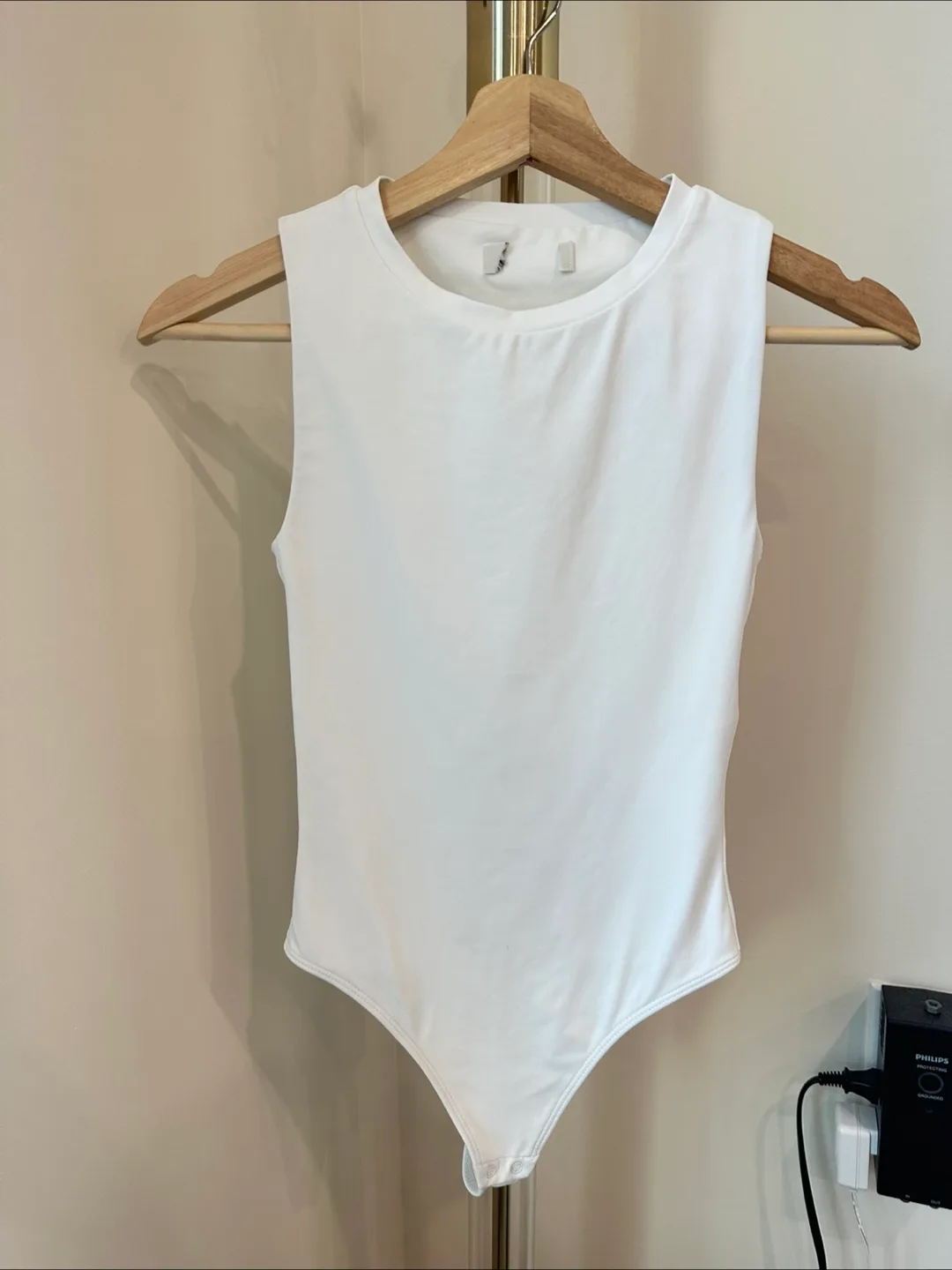 Aritzia Babaton Contour Muscle Bodysuit - White - Size XS image indicator(3)