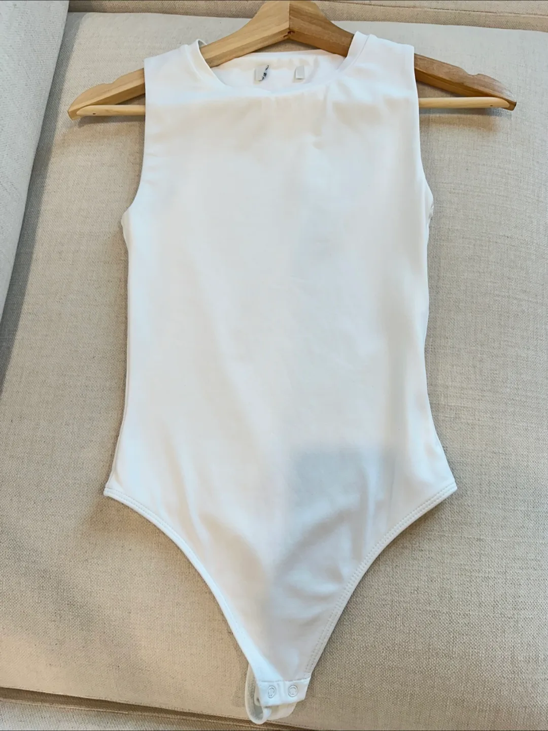Aritzia Babaton Contour Muscle Bodysuit - White - Size XS image indicator(2)