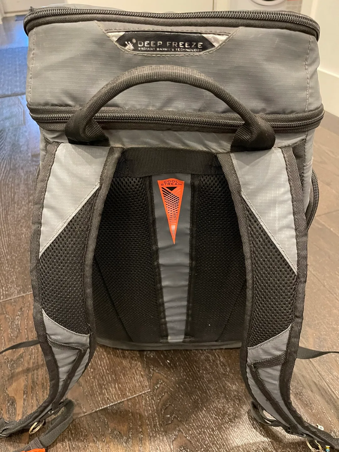 Titan Deep Freeze Backpack Cooler image indicator(2)