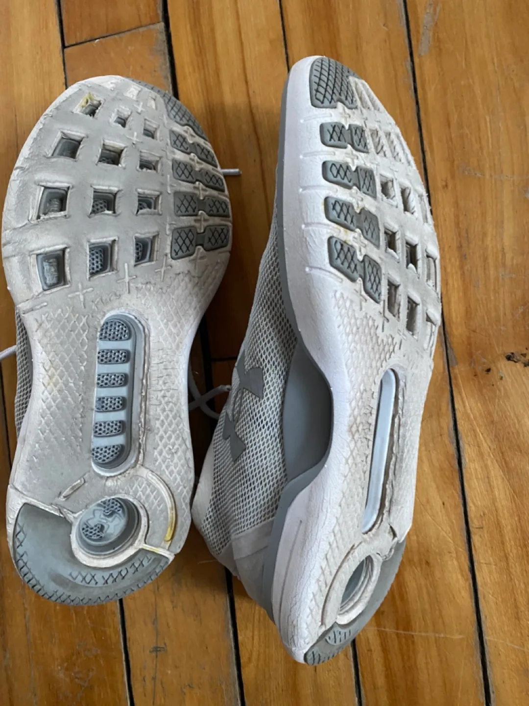 Women's Under Armour Running Shoes - Size 7 image indicator(3)