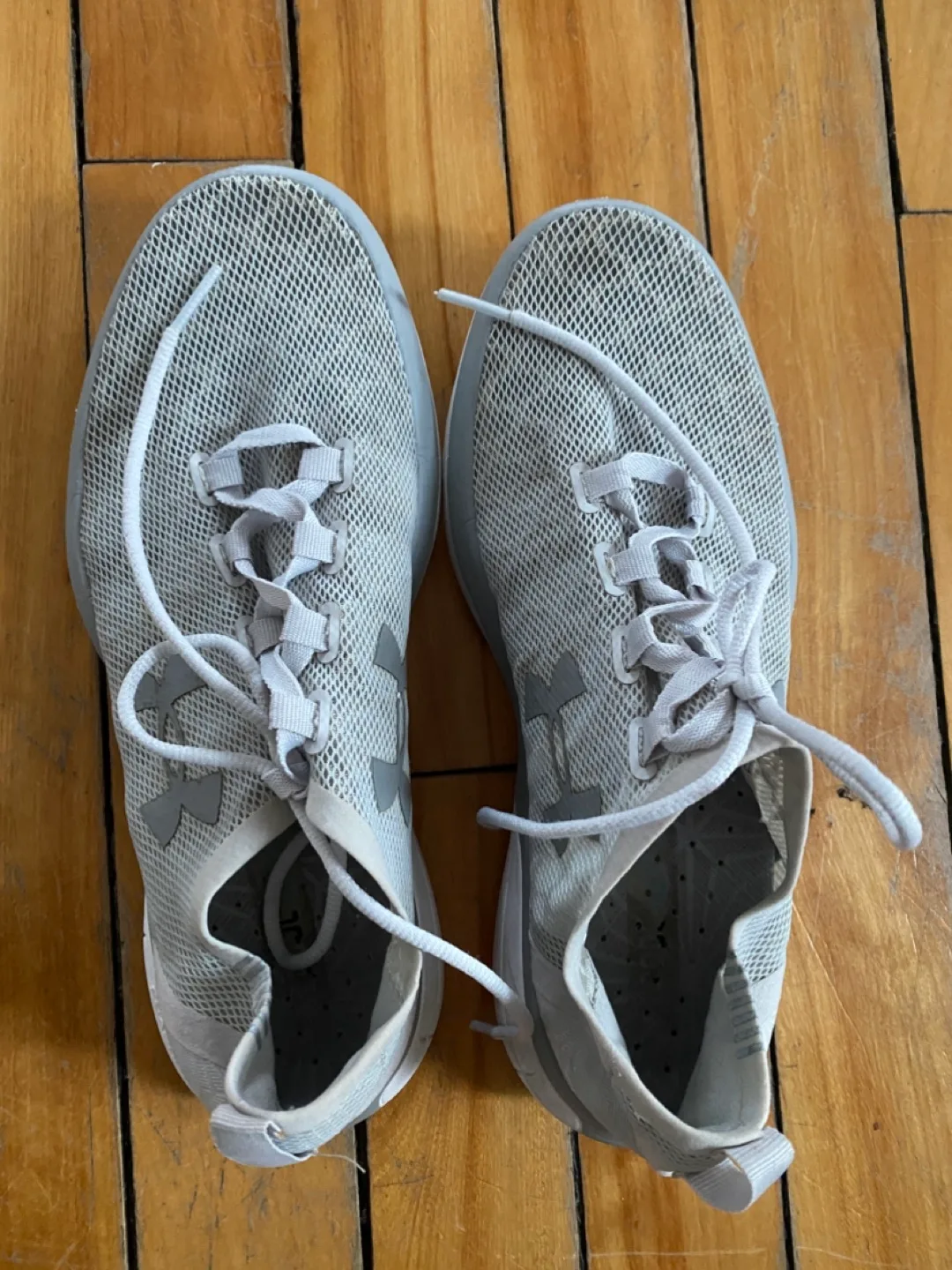 Women's Under Armour Running Shoes - Size 7 image indicator(2)