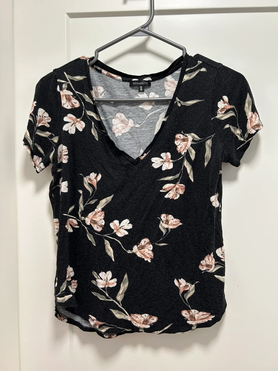 Dynamite Black Floral V-Neck T-Shirt thumbnail