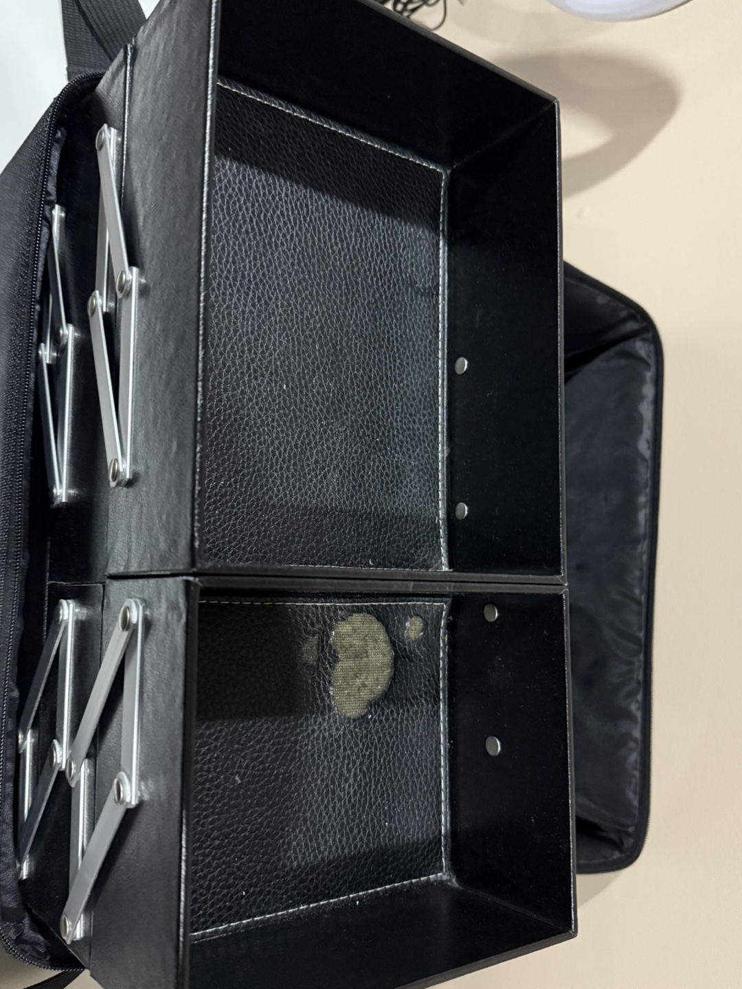 Black Portable Cosmetic Train Case 🏆 - photo 5