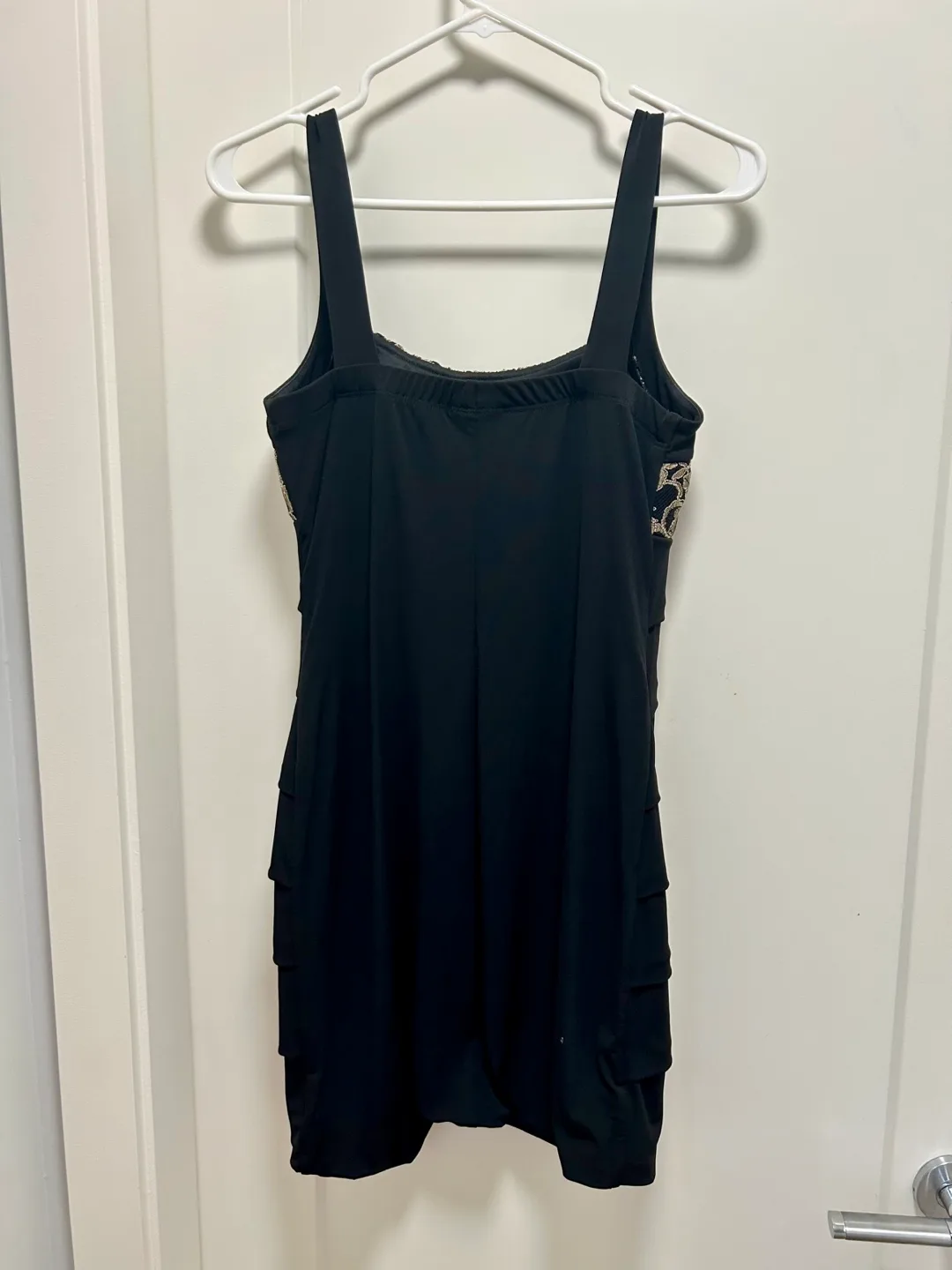 Black and Gold Sleeveless Mini Dress image indicator(2)