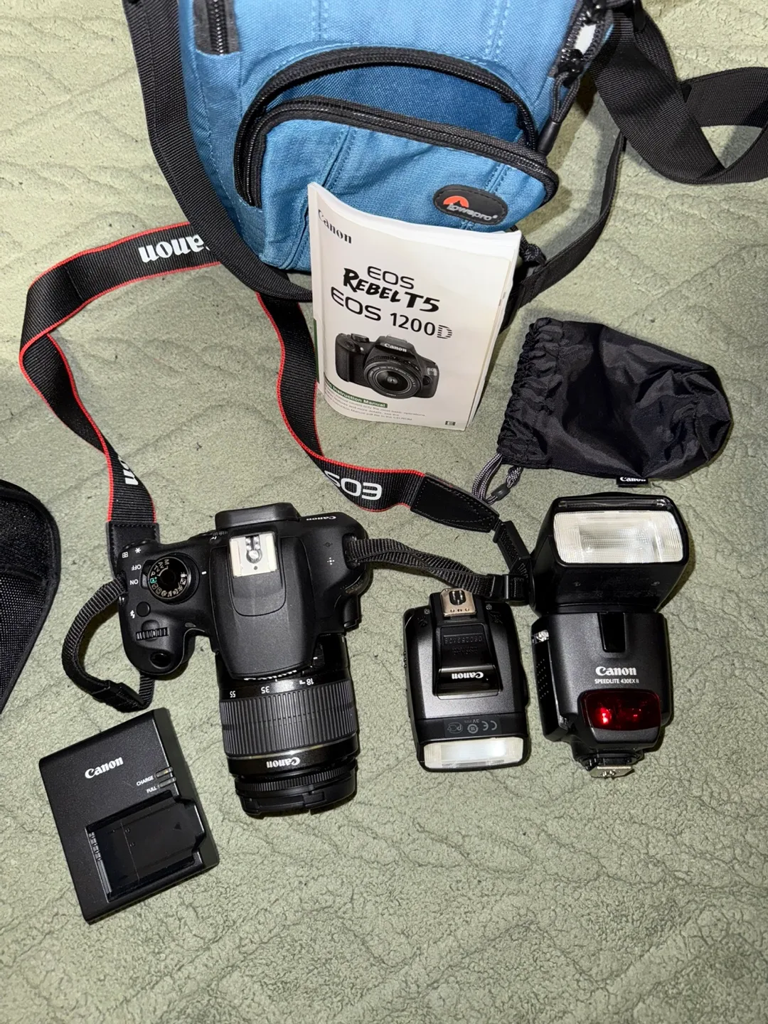 Canon EOS Rebel T5 1200D thumbnail