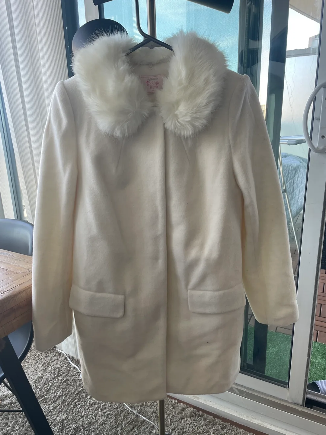 Women's White Coat with Faux Fur Collar - Size L thumbnail
