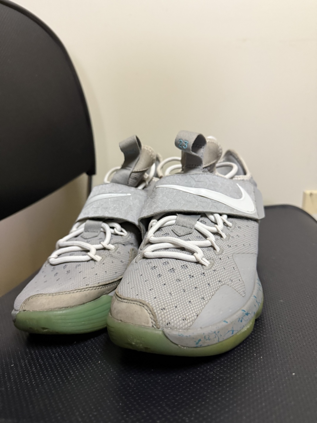 Nike LeBron Witness 5 Basketball Shoes - Size 8 - photo 2