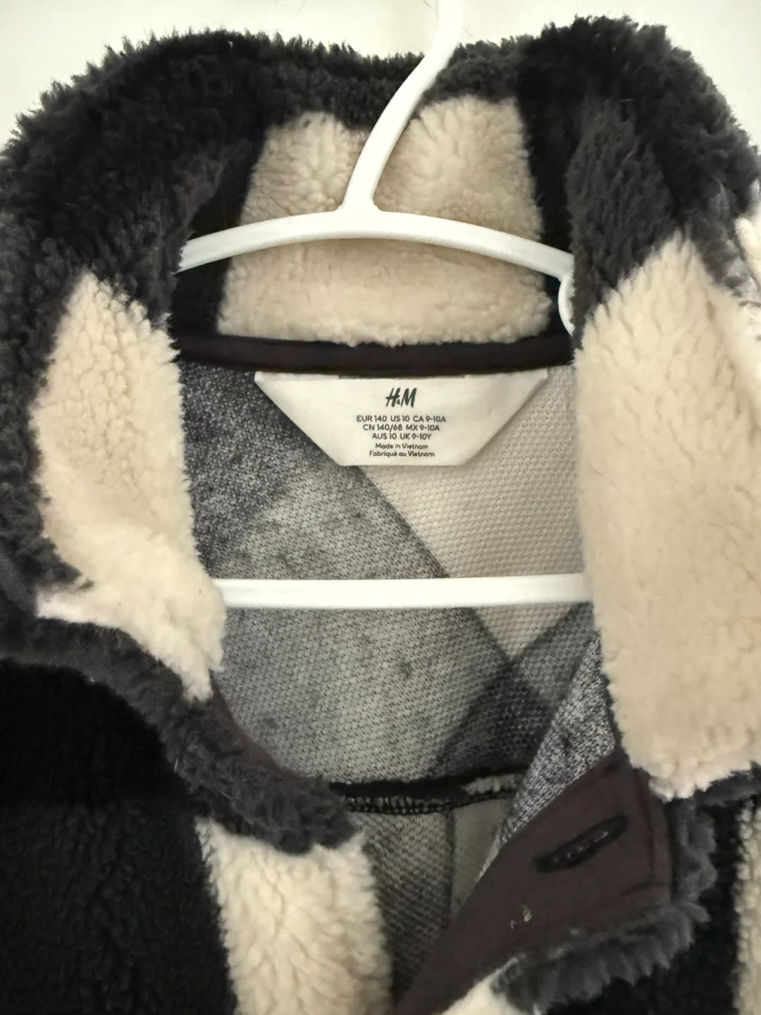 Like New Black and White Buffalo Check Fleece Jacket - Size 140 image indicator(3)