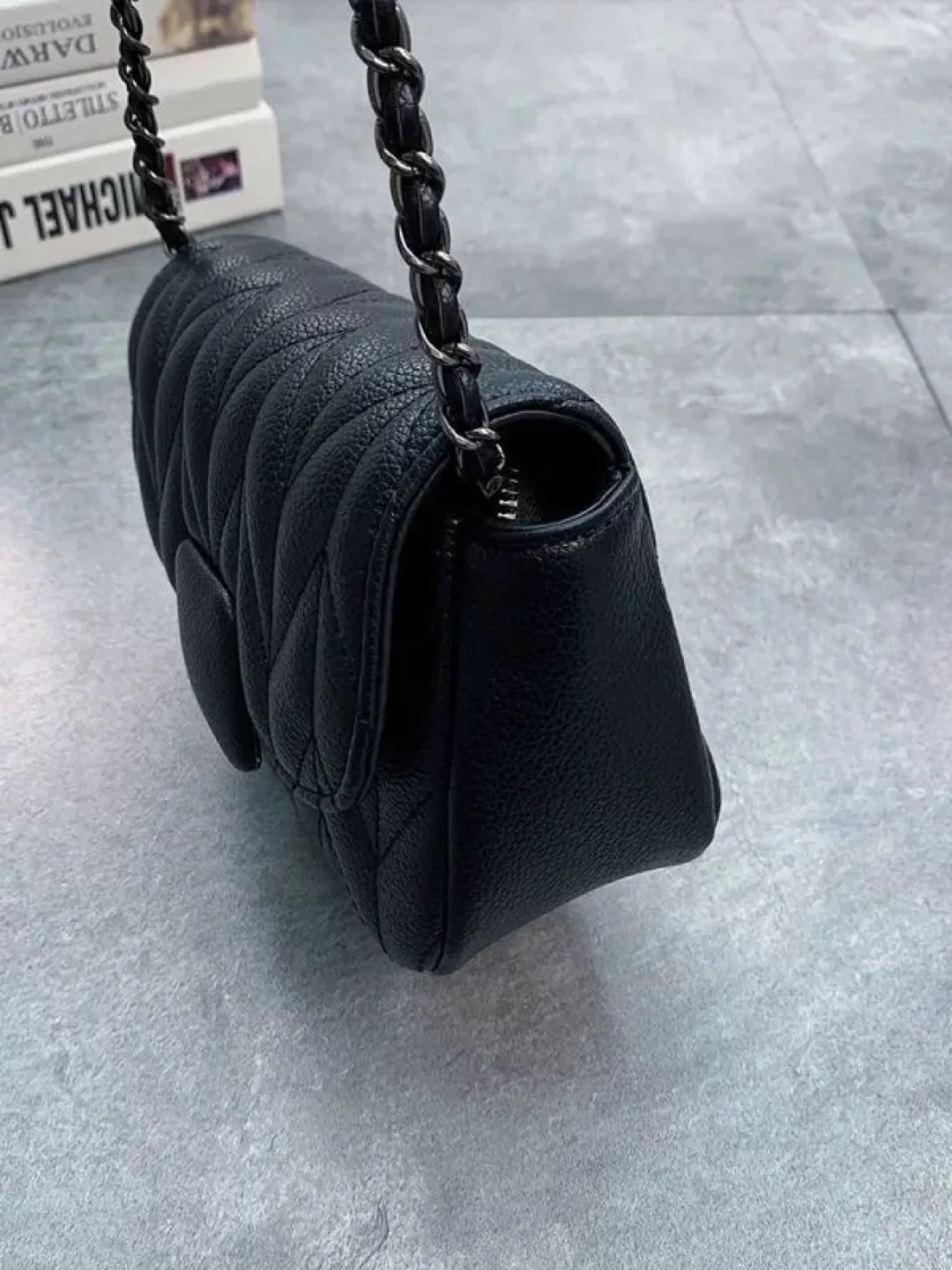 Black quilted crossbody bag with chain strap image indicator(2)