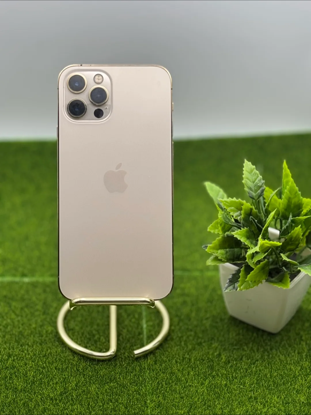 iPhone 12 Pro  Gold 100% Battery thumbnail