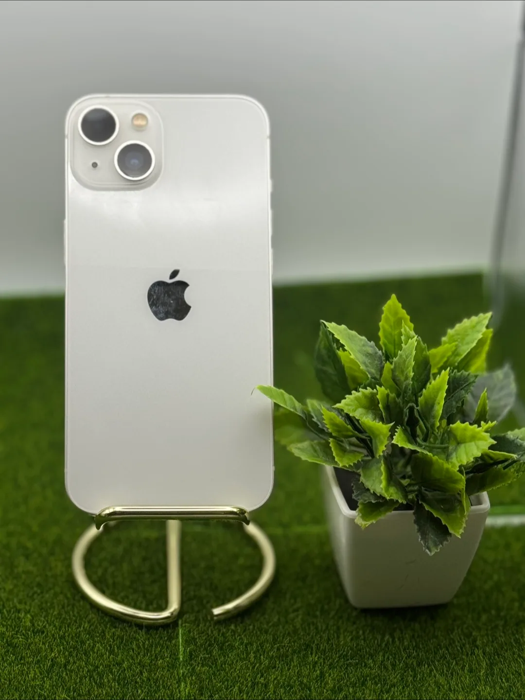 iPhone 13 White 128GB thumbnail