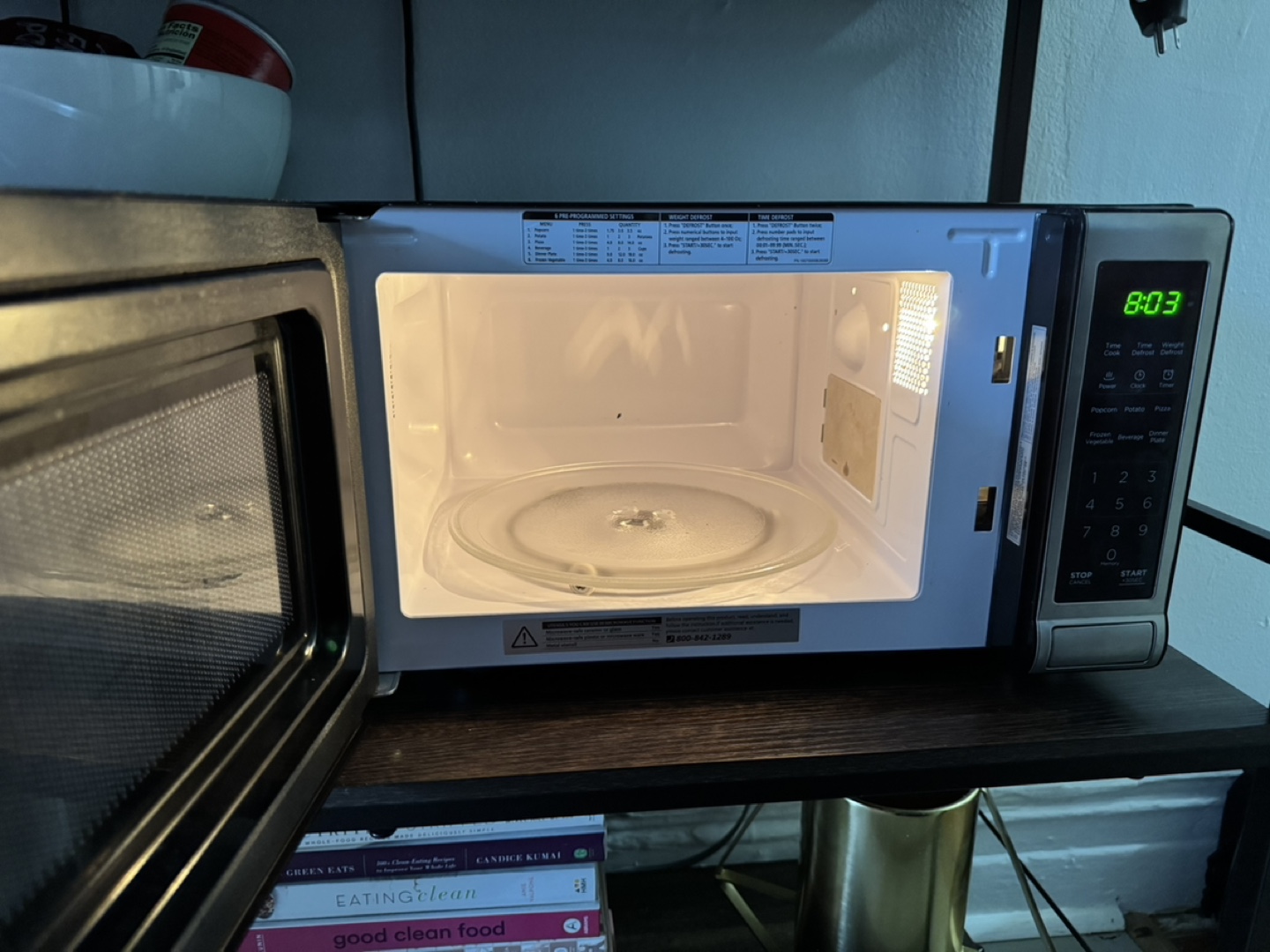 Black + Decker Microwave - photo 2