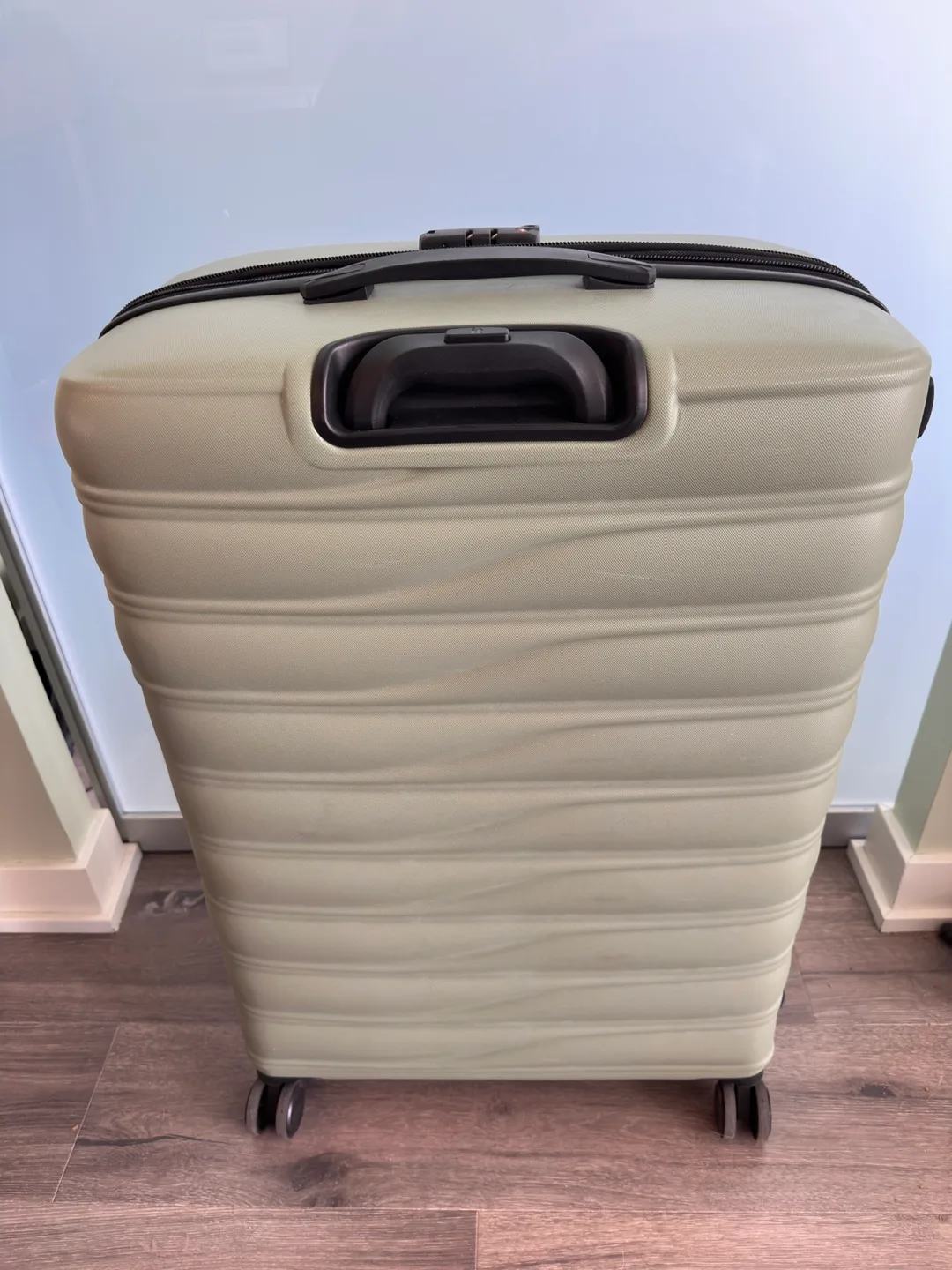 it luggage large checked suitcase image indicator(2)