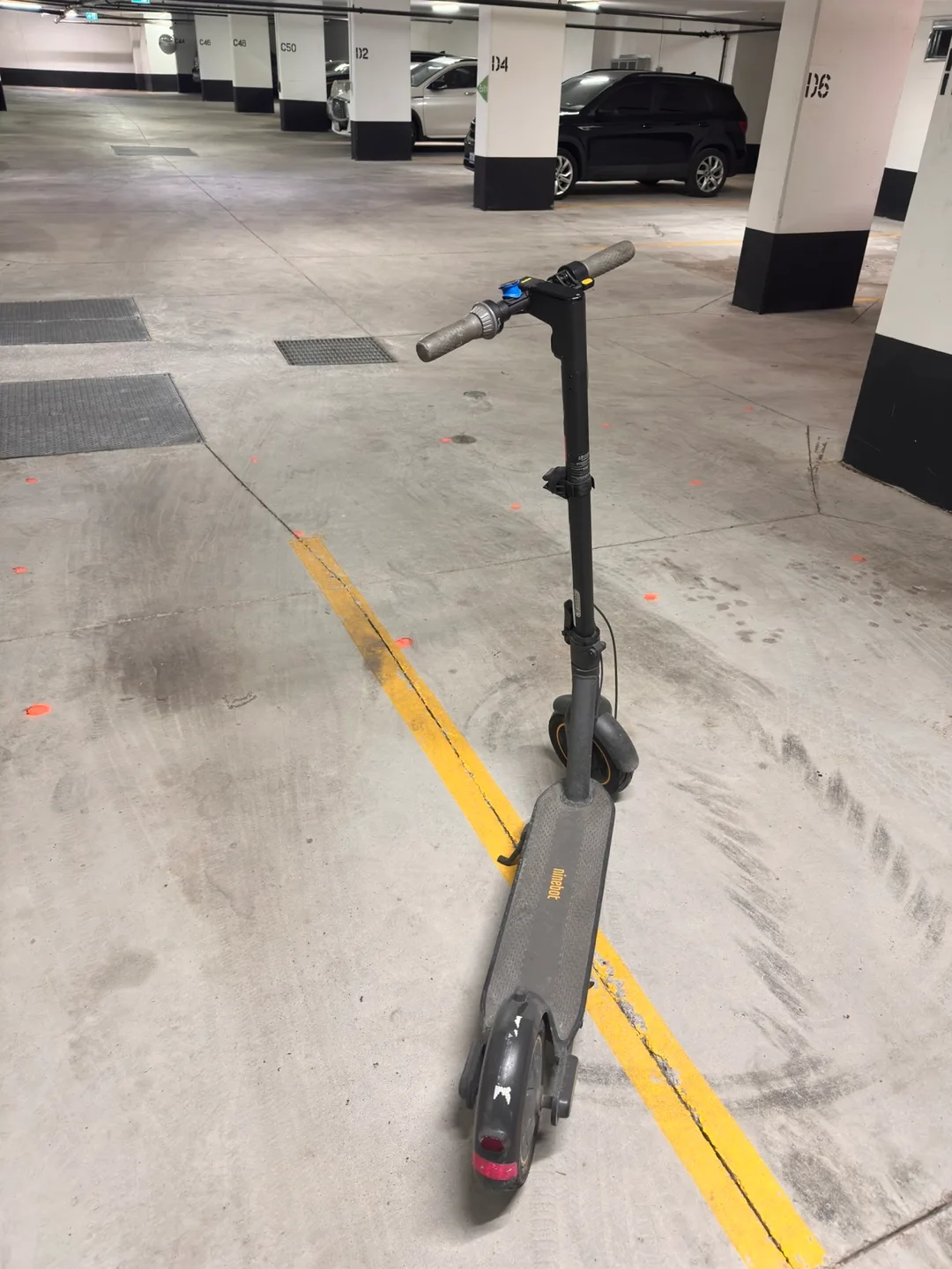 Ninebot KickScooter Max G30 Electric Scooter image indicator(2)