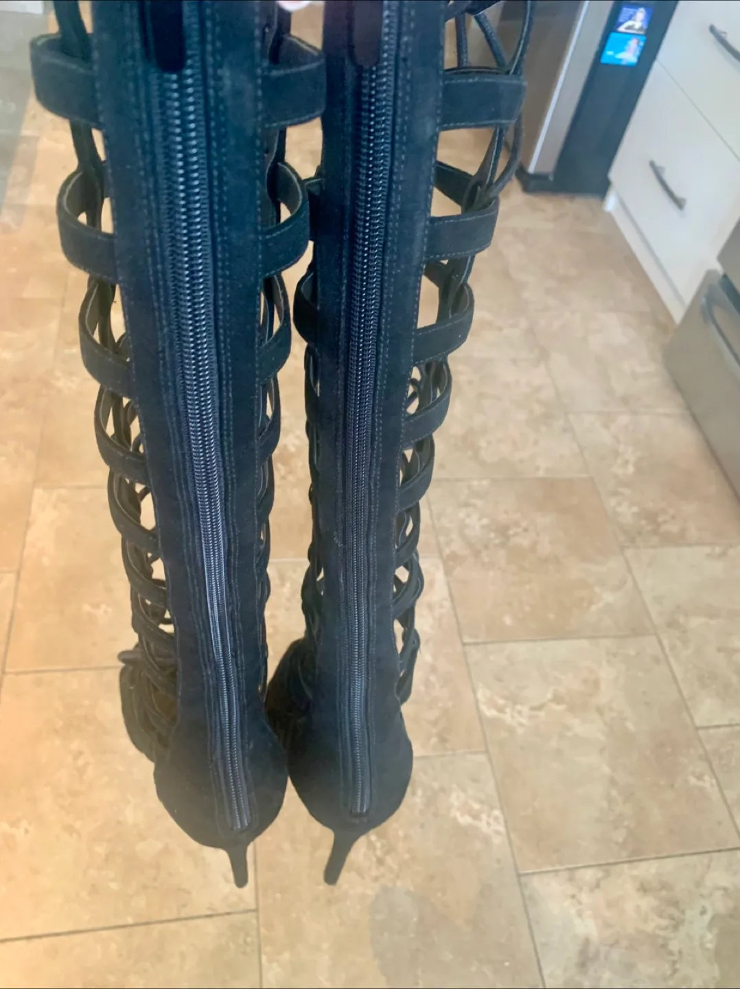 Knee-High Lace-Up Gladiator Sandals image indicator(3)