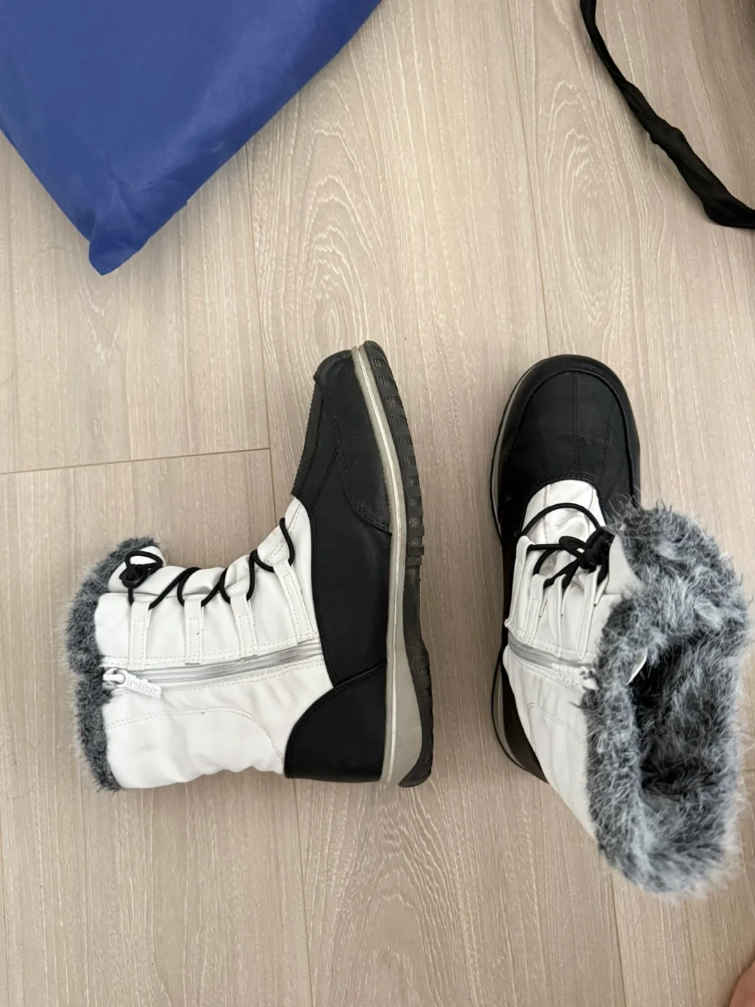 Women's White and Black Winter Boots thumbnail