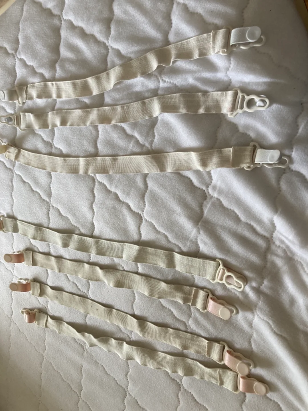 Set of 8 Fitted Sheet Fasteners image indicator(2)