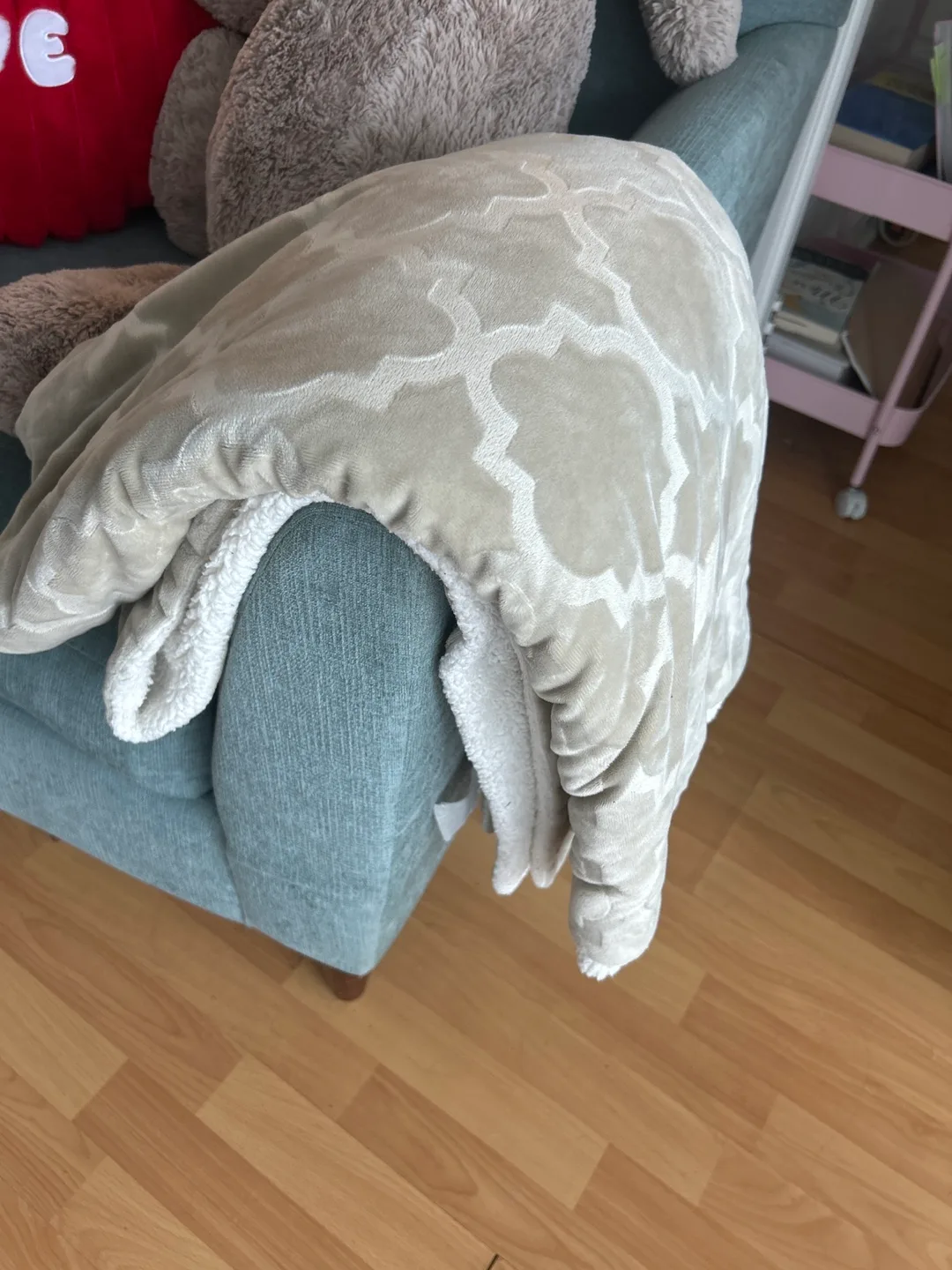 Beige Sherpa Throw Blanket thumbnail