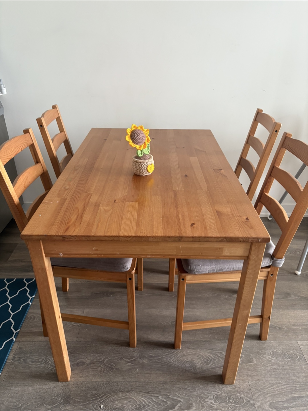 IKEA 4-person dining table and chairs set - photo 3