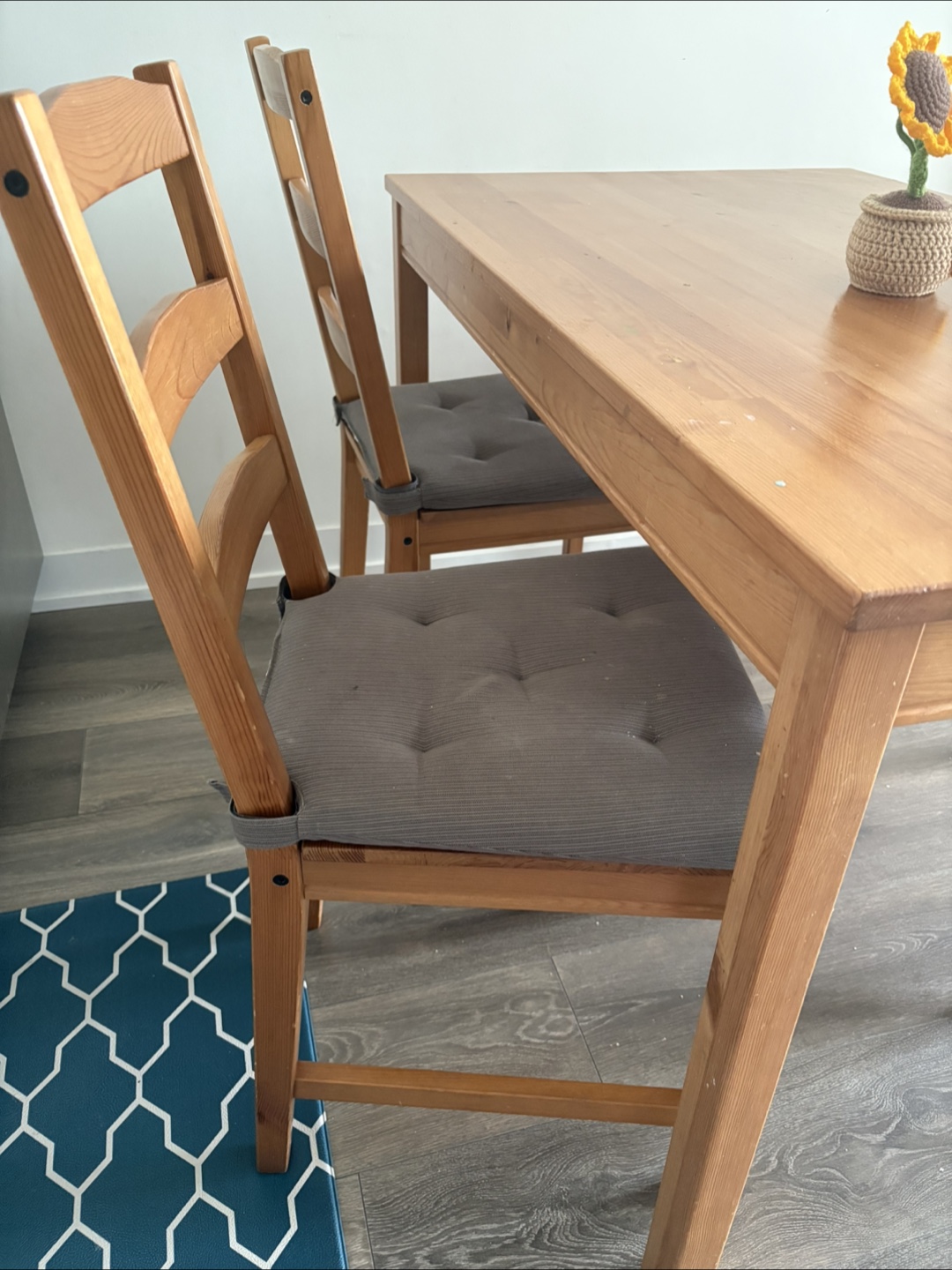 IKEA 4-person dining table and chairs set - photo 4