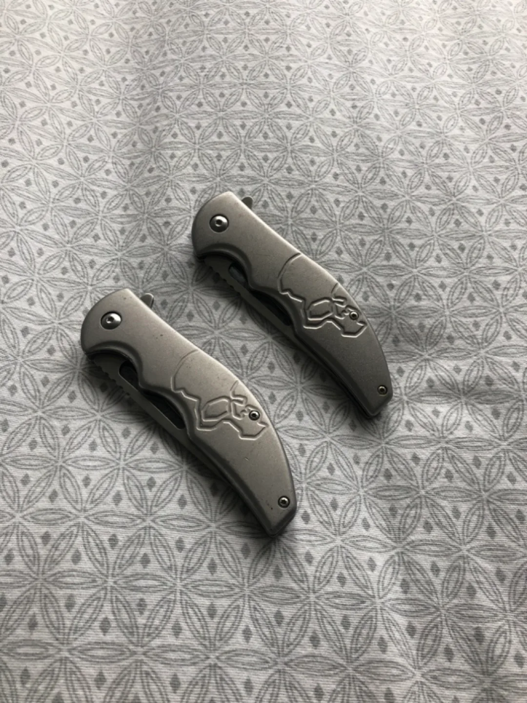 Pair of Grey Pocket Knives with Skull Detail thumbnail