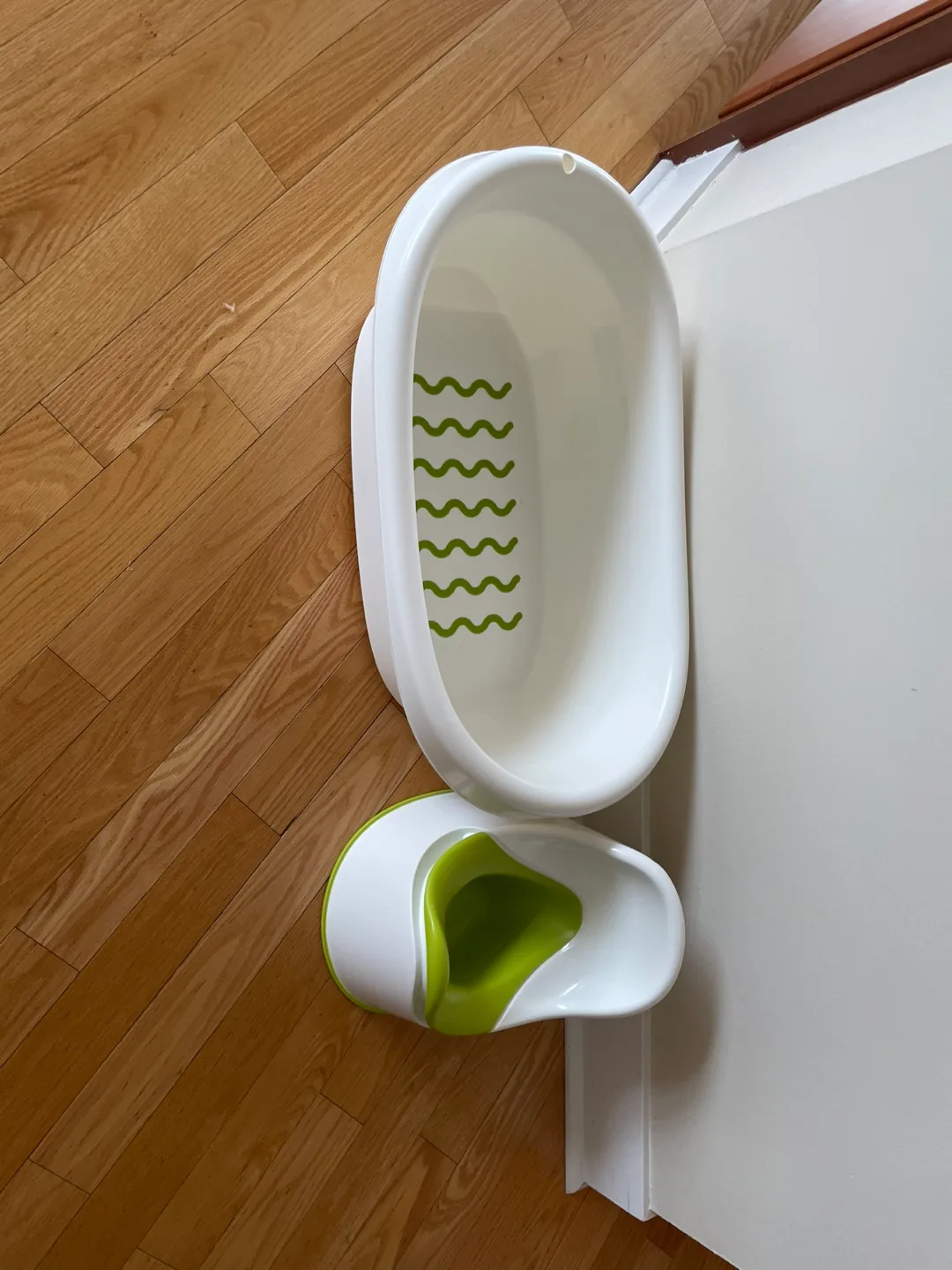 Baby Bath Tub and Potty Training Chair Set thumbnail