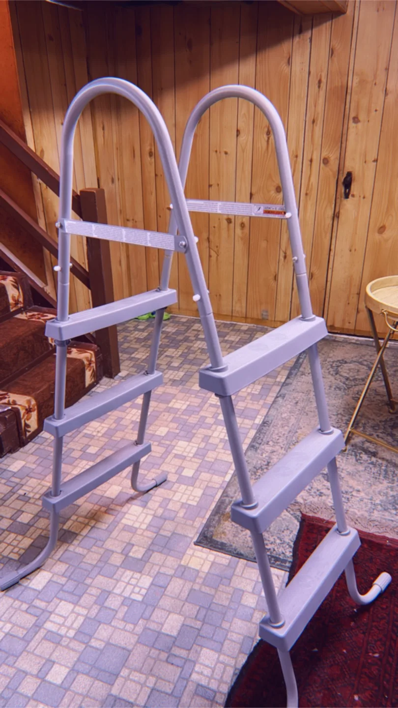 Above Ground Pool Ladder image indicator(2)