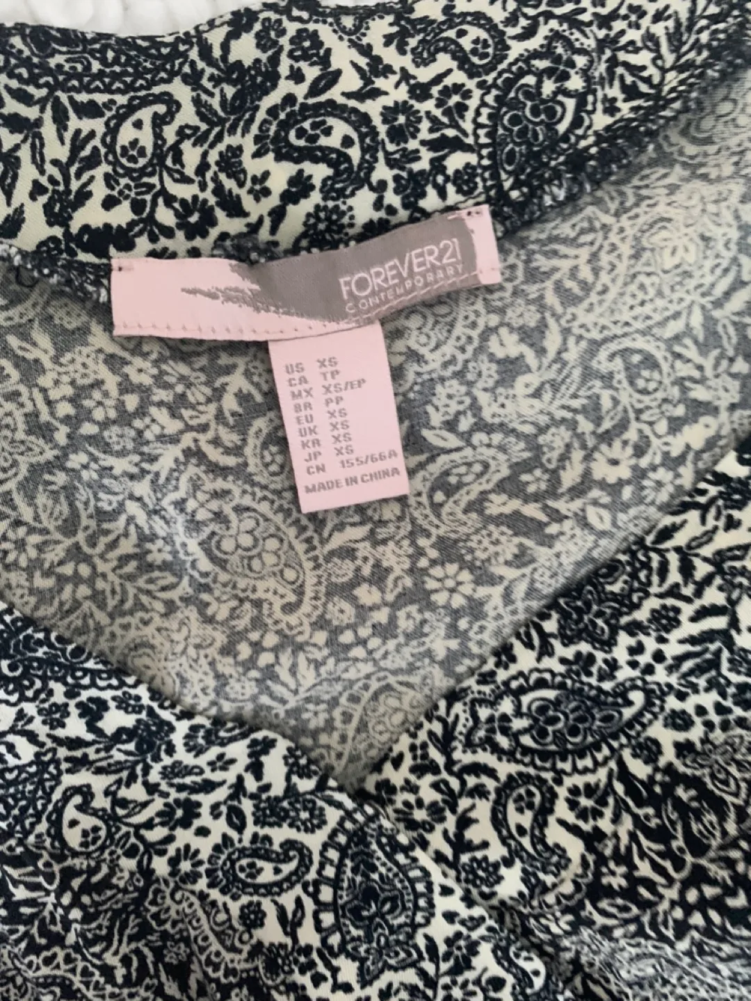 Forever 21 Black and White Paisley Jumpsuit - Size XS image indicator(3)