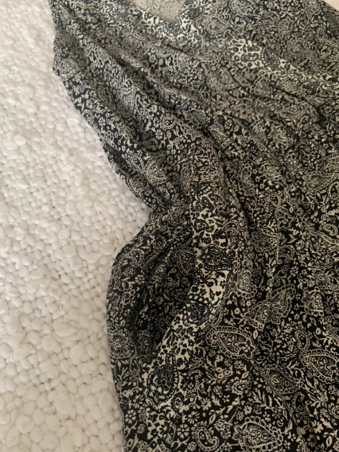 Forever 21 Black and White Paisley Jumpsuit - Size XS image indicator(4)