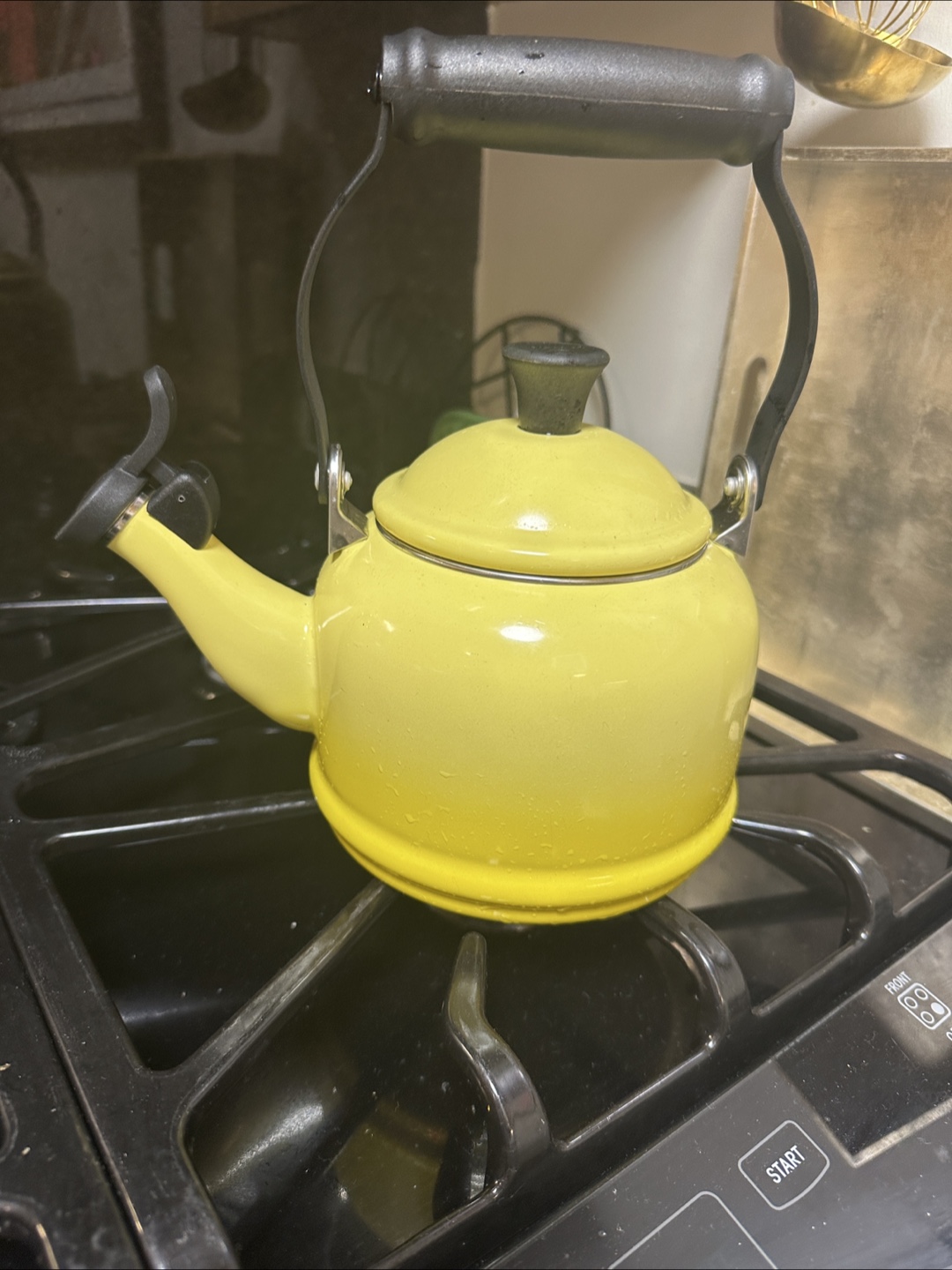 Le Creuset 1.25 Qt Yellow Kettle - photo 3