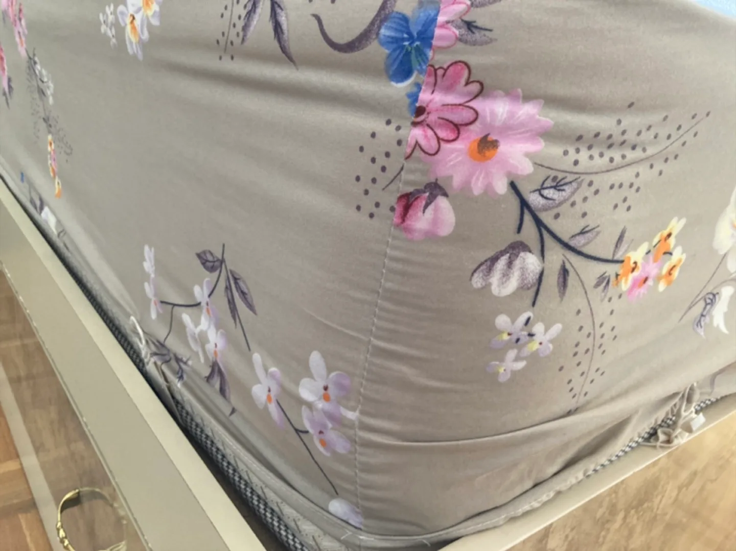 Set of 8 Fitted Sheet Fasteners image indicator(3)