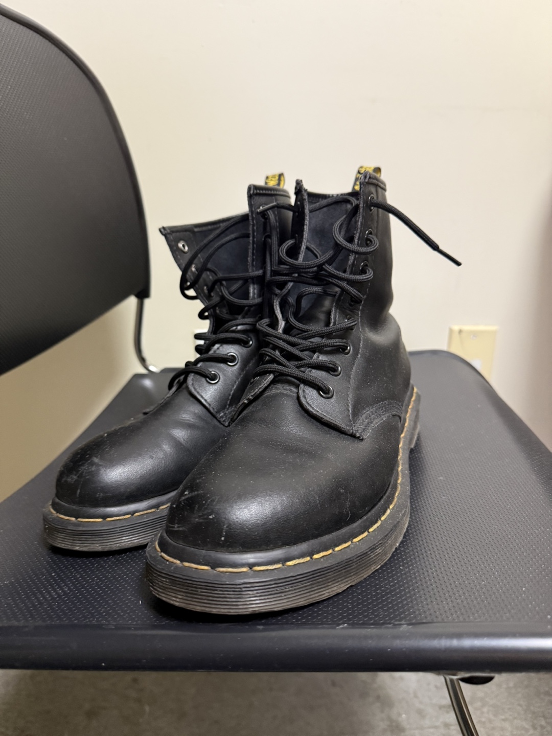 Dr. Martens 11822006 Black Leather Boots size 9 - photo 2