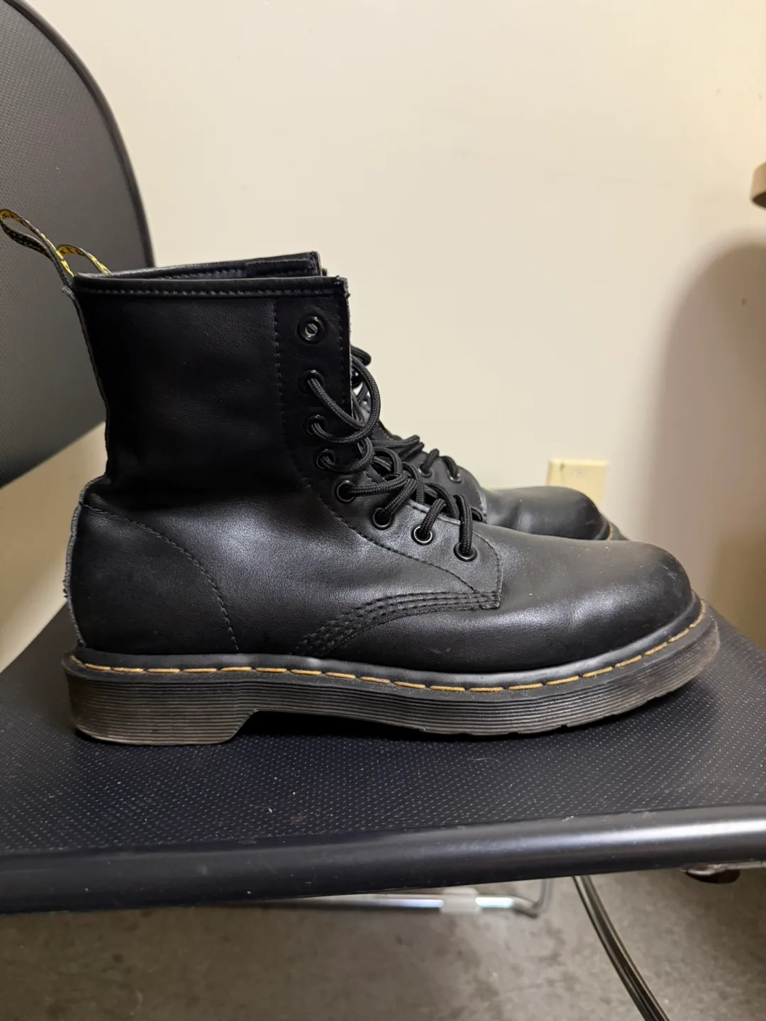 Dr. Martens 11822006 Black Leather Boots size 9 thumbnail