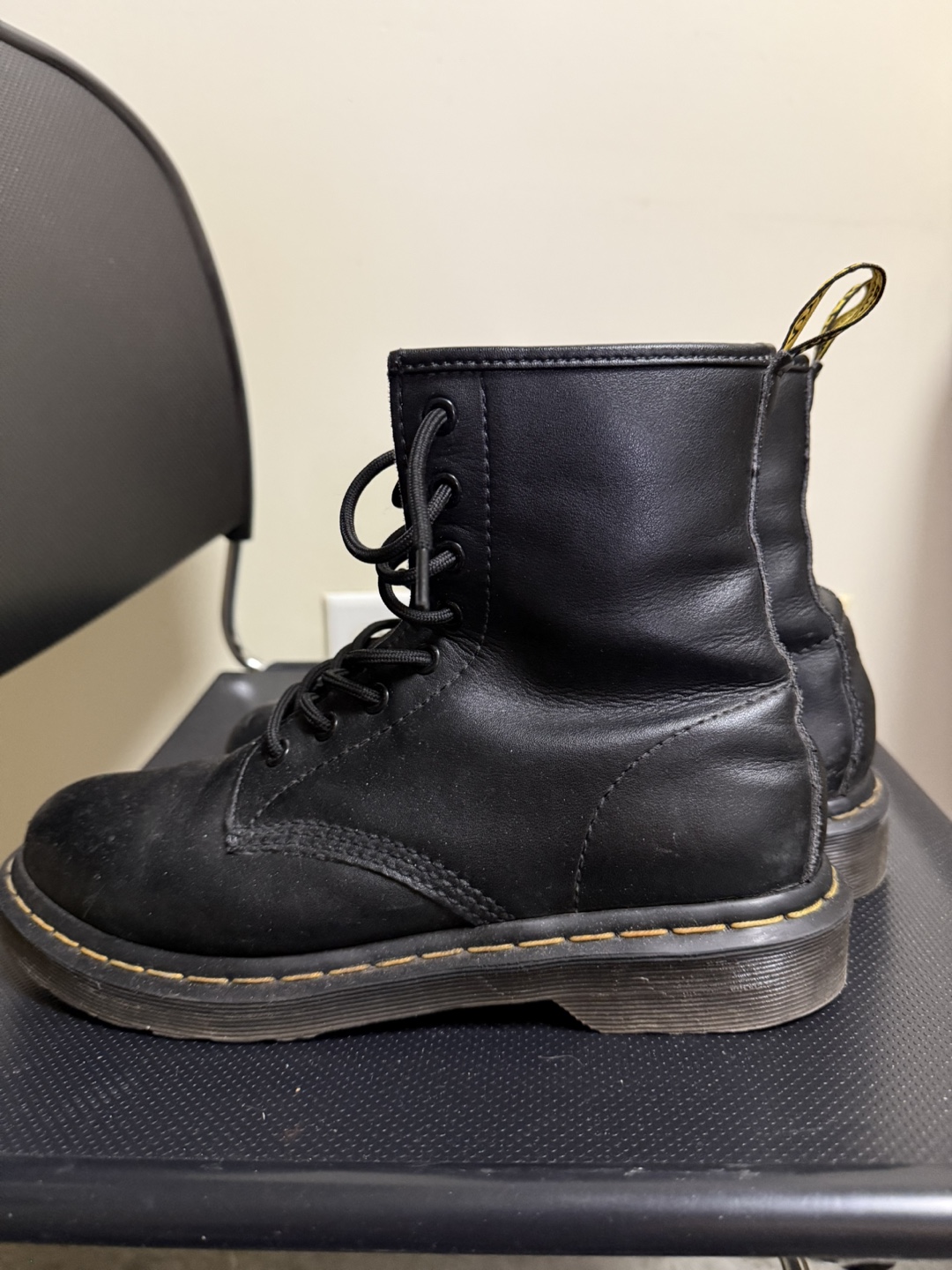 Dr. Martens 11822006 Black Leather Boots size 9 - photo 3