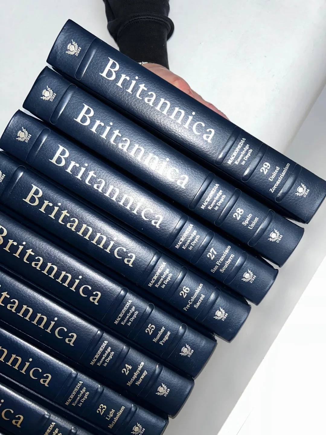 Encyclopaedia Britannica Constitution Edition image indicator(2)