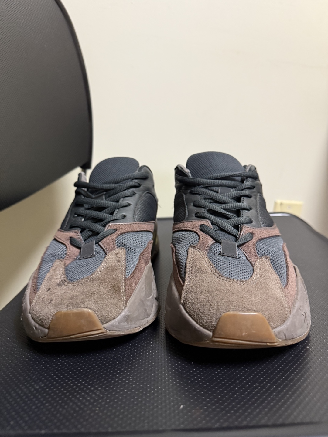 Yeezy 700 size 8 - photo 2