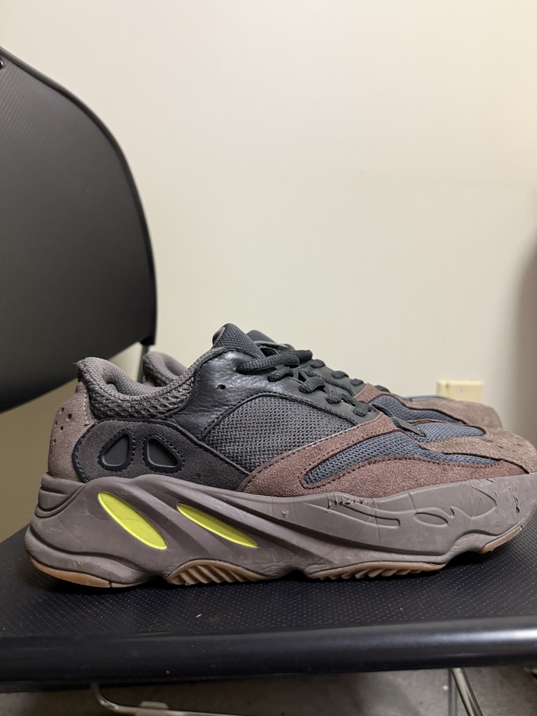 Yeezy 700 size 8 - photo 3