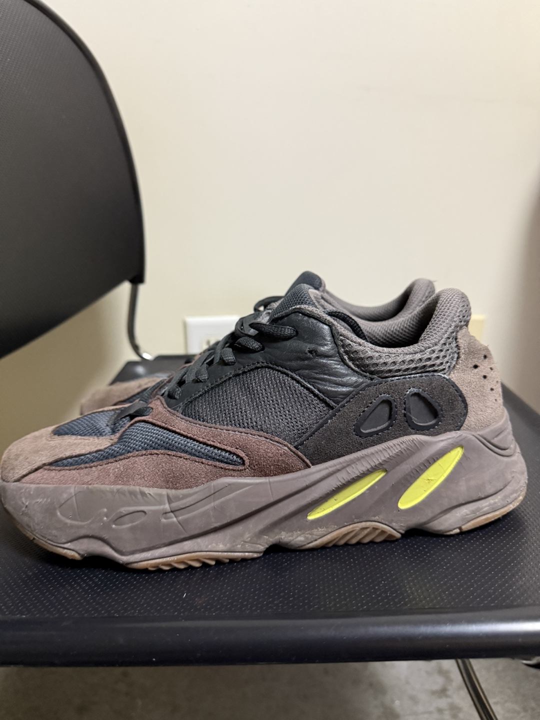 Yeezy 700 size 8