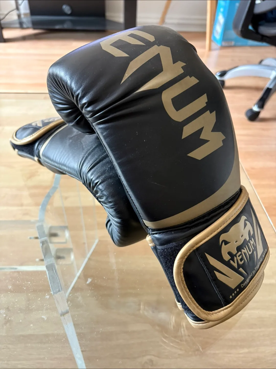 Venum Challenger 2.0 Gloves – Black & Gold image indicator(2)